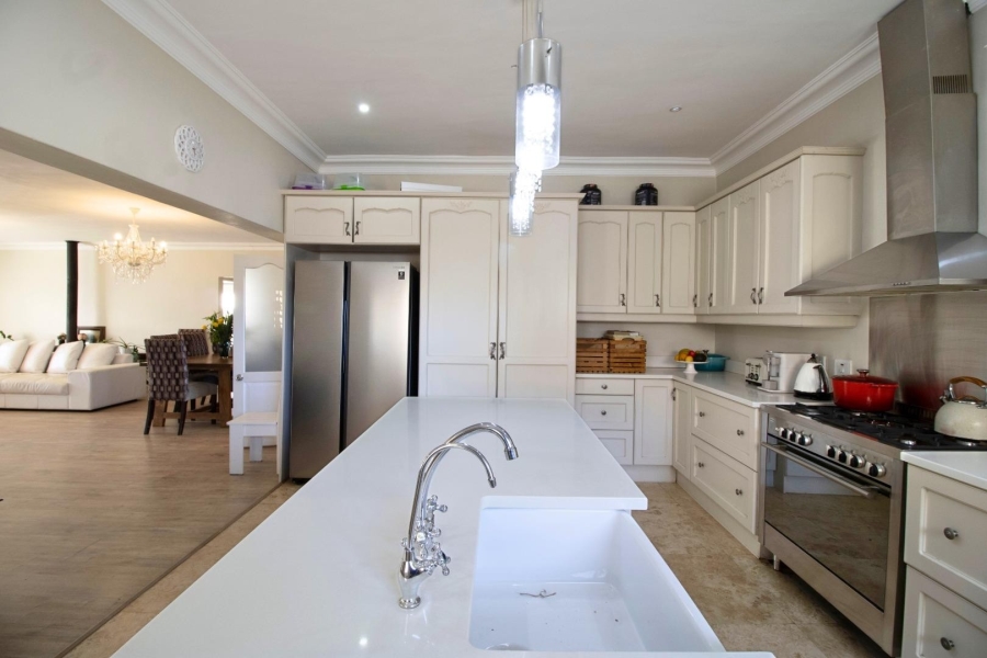 5 Bedroom Property for Sale in Sandbaai Western Cape